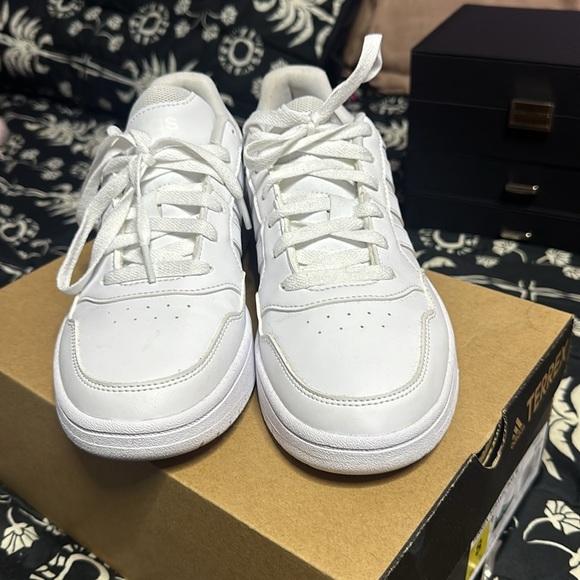 Women’s adidas shoes - Picture 2 of 4